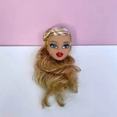 دمية مكياج Bratzdoll الجميلة ل - مراجعة Beauty Love Makeup وسعره