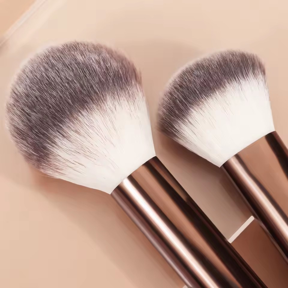 طقم فرش مكياج 13 قطعة: فرشاة ك - مراجعة Huda Beauty Makeup Brush Set وسعره